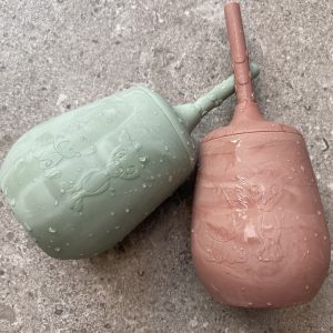 puodeliai vaikams, vaikiškas puodelis, vaikiški puodeliai, mokomasis puodelis, puodelis kūdikiui, silikoninis puodelis, gertuvė kūdikiui, pirmasis puodelis kūdikiui