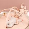 Aktivitātes Rotaļu paklājiņš ar arkām – Mrs. Rabbit