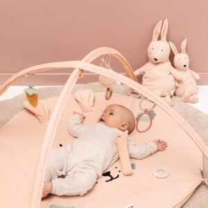 Aktivitātes Rotaļu paklājiņš ar arkām – Mrs. Rabbit